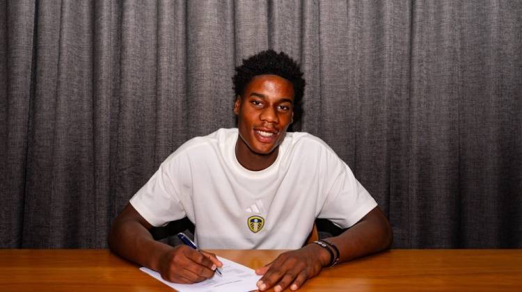 官方：利兹联免签前利物浦U18中卫马库斯，双方签下两年合同