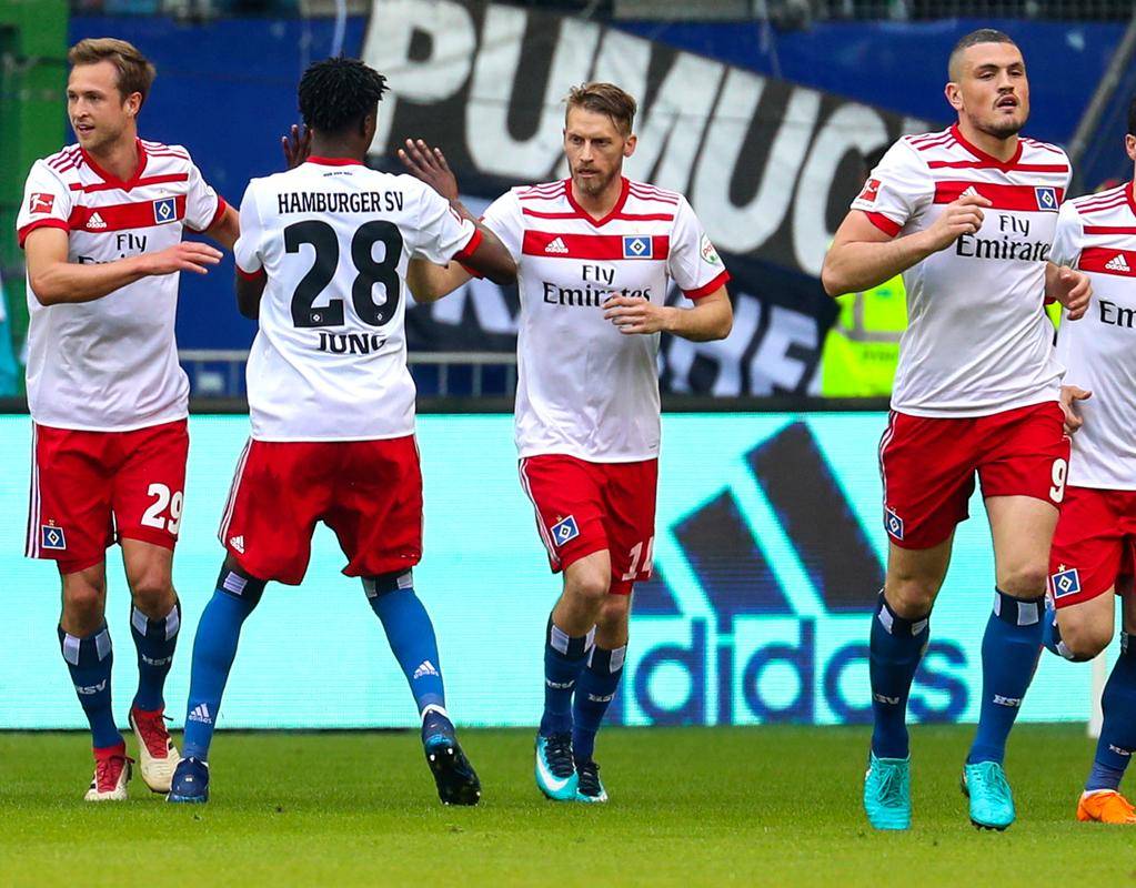 德甲巅峰碾压战：拜仁主场迎战汉堡，联赛霸主能否轻松击溃保级弱旅？